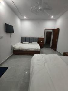 amit guest inn vrindavan