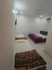 amit guest inn vrindavan
