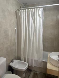 Calmo y luminoso cercano a avenida Avellaneda