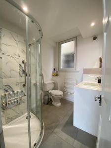 Central waterfront cottage on quiet quay with two ensuites