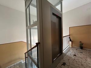 Bright apartment for 5 parking 20 mins to station near park and shops Portovenere and Cinque Terre panoramic road way