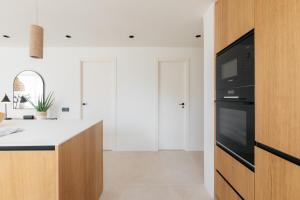 Luxury Seafront New Design & Private Terrace