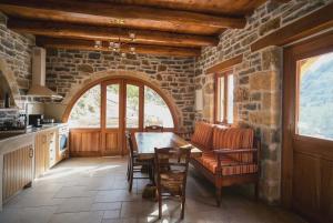 Myloi Manelis Estate