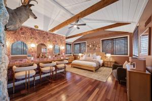 World Cup HQ! Sleeps 21-Sauna-Pickleball-6min to FIFA Shuttle