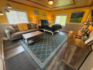 Sherwood Court Cottages & Guest Rooms