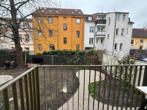 Golden Balance - Vivien Apartments Character & Atmosphere