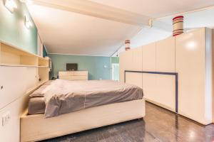 Stunning loft with private court - Navigli district