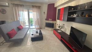 2BR with balcony&Lift, 5min Metro Athens 15min to center