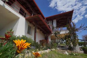 Lydias House by Golden Host