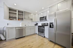 21st Floor Skyline Retreat Luxury Stay in Downtown ATL-Free Parking-03