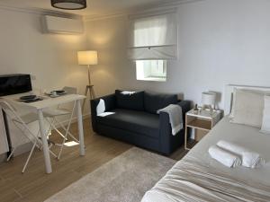 Modern Studio with Private Patio near Cascais and Sintra