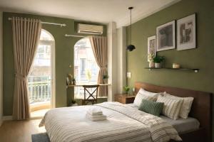 Cozy Studio with Kitchen, Balcony, Netflix in District 1