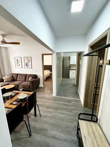 Great 2BR Apartment with 4 min walk everywhere