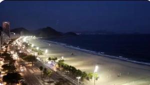 Praia-Copacabana-Mar-Férias