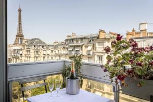 2BR Tour Eiffel View Suffren