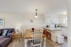 Sea Colony - 8406 Racquet