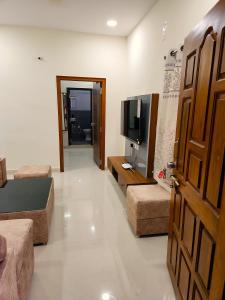 New Modern Studio 2BHK Full Furnished in Kondapur