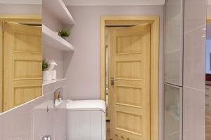 Zlota 11 Apartment by P&M