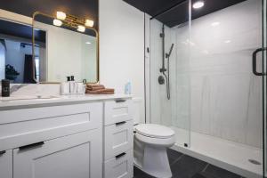 Downtown San Antonio 2BR Retreat River Walk Area Gym & Free Garage Parking