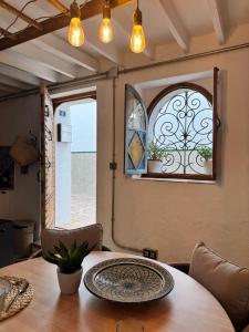 Casa Maroto - Boutique Stay in het hart van Comares, Rooftop terras, uitzicht op zee en bergen, gratis wifi