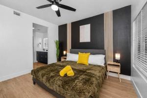 Desert Escape 2 Bedroom w Pool Gym & Pickleball