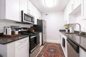 Chic South Tampa Retreat 2 King Beds Pool Gym & Prime Walkable Location