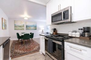 Chic South Tampa Retreat 2 King Beds Pool Gym & Prime Walkable Location