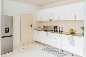 Ndeke Apartments Guesthouse in Meanwood Ndeke, Lusaka near KKIA - Fast wifi, solar backup