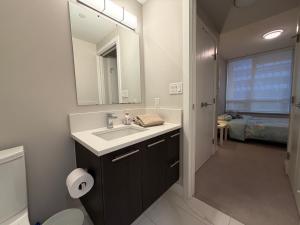 Luxury and cozy 1B1B close to transition