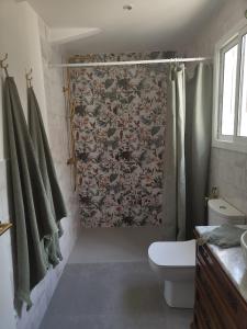 Amplia habitacion independiente con baño privado