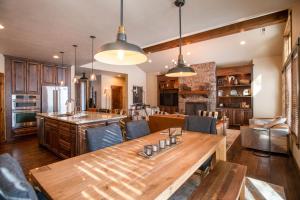 12 Caldera Cabin