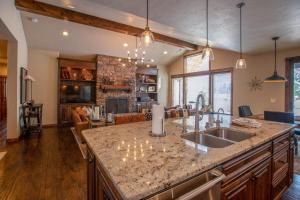 12 Caldera Cabin