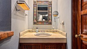 Zona Romantica OasisPool2 block Pier bars shop