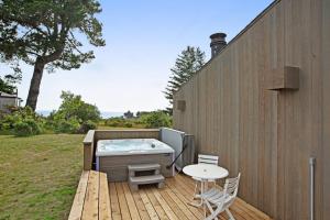 Green Vale Getaway - 2 Bed 2 Bath Vacation home in Sea Ranch