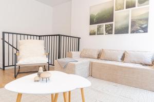 Spacious & Renovated Duplex Brooklyn with Backyard