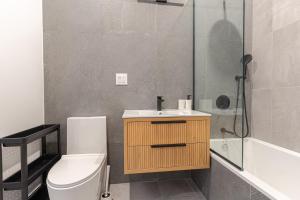 Spacious & Renovated Duplex Brooklyn with Backyard