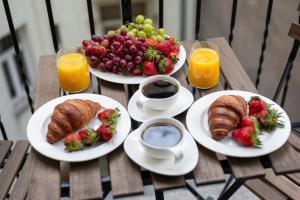 Discover Krakow Apartments - 6 Rakowicka St - Stylish Balcony Apartment with Netflix