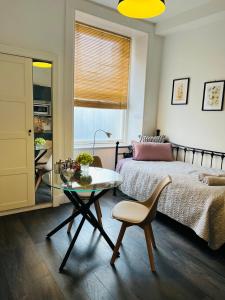 Haymarket Hub - 3 Min to Bus, Tram & Train