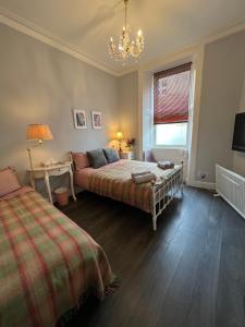 Haymarket Hub - 3 Min to Bus, Tram & Train