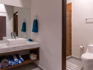 Rooftop Pool & Beach: Mazatlán Family Apartment