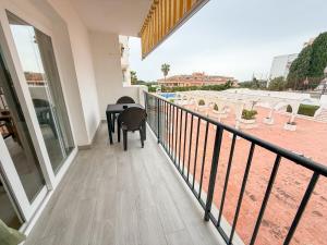 Casa Calypso: Remodeled Beach Apt with Sea Views