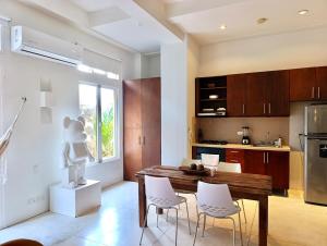 Calamari Homes - Centenario 301 - Walled City