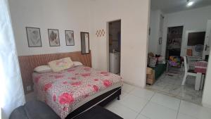 Ótimo apartamento quarto sala na Barra c ar condicionado