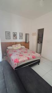Ótimo apartamento quarto sala na Barra c ar condicionado