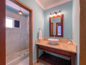 3 level PenthouseHOT TUBocean viewwalkable shop