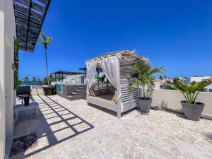 3 level PenthouseHOT TUBocean viewwalkable shop