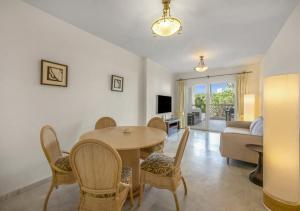 Encantador apartamento con terraza y vistas a la piscina