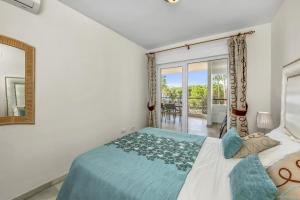 Encantador apartamento con terraza y vistas a la piscina