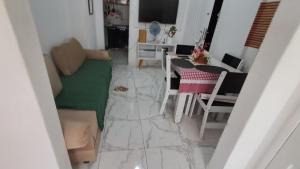 Ótimo apartamento quarto sala na Barra c ar condicionado