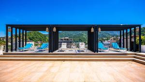 Penthouse Oceanview 1 block Malecon bars shops ZR